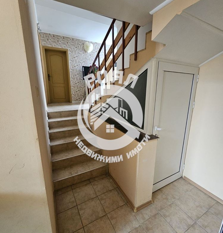 Роял Имоти продава Ексклузивно самостоятелна, обзаведена къща с двор в село Брестник, Пловдив - 0