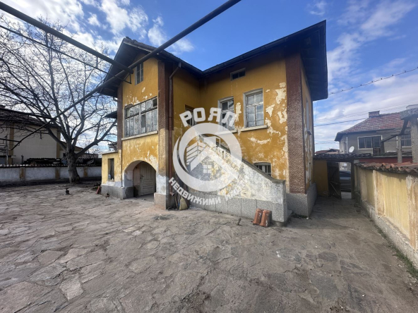 Роял Имоти продава Ексклузивно двуетажна къща с двор в гр.Стамболийски - 0