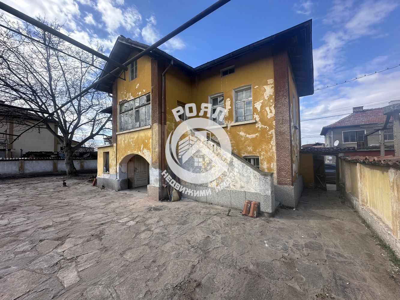 Роял Имоти продава Ексклузивно двуетажна къща с двор в гр.Стамболийски - 0