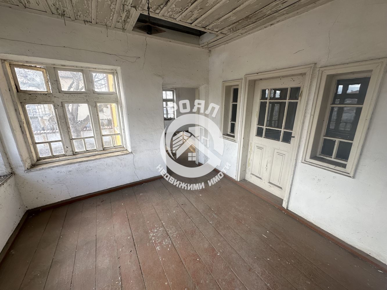 Роял Имоти продава Ексклузивно двуетажна къща с двор в гр.Стамболийски - 0