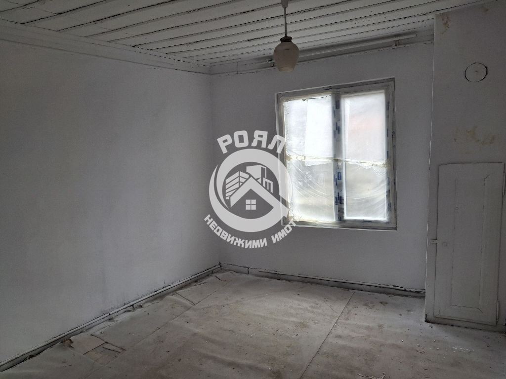 Роял Имоти продава двуетажна къща в гр.Перущица - 0