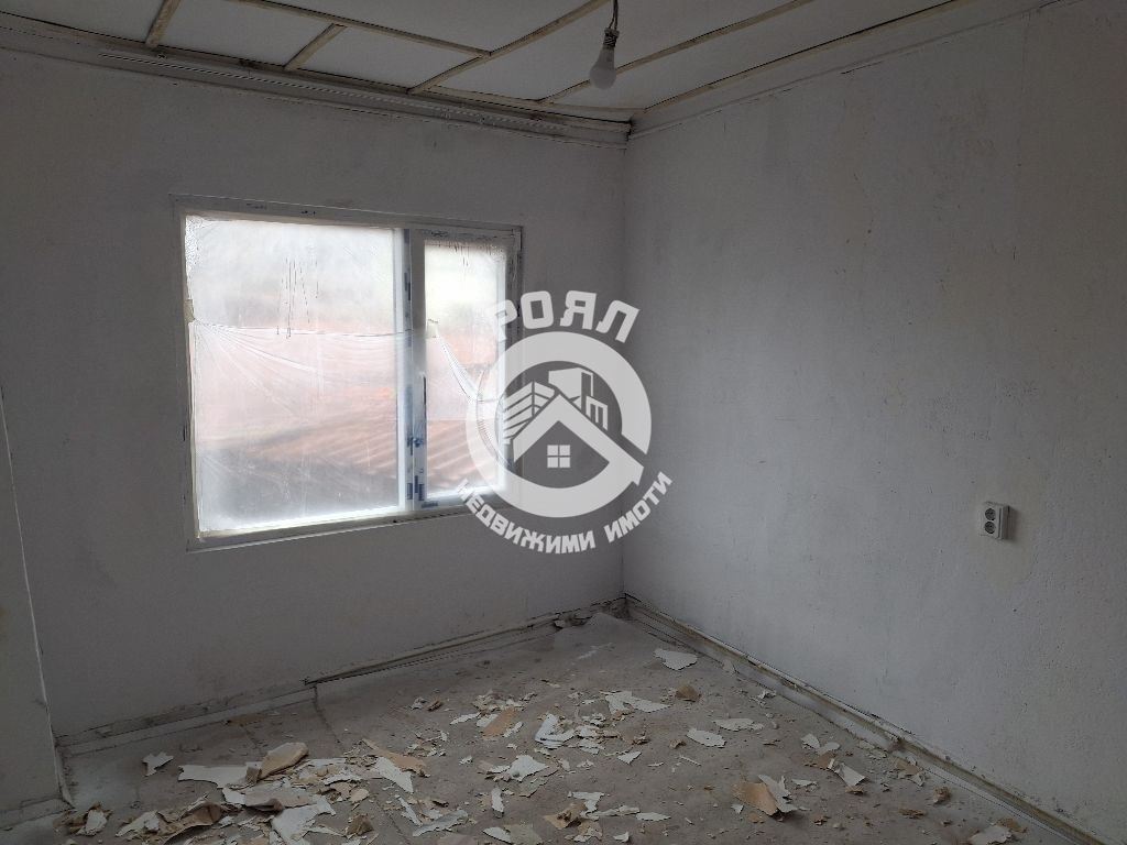 Роял Имоти продава двуетажна къща в гр.Перущица - 0