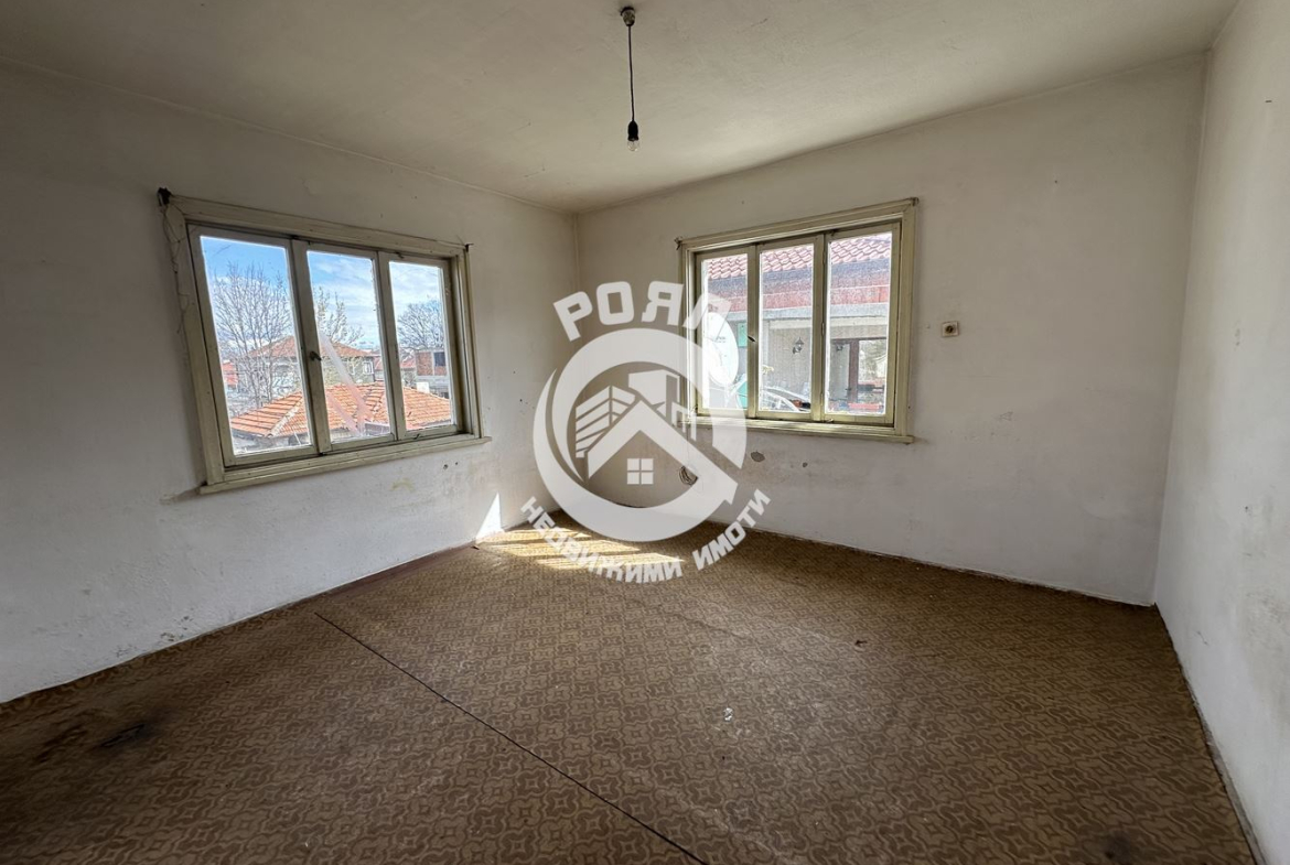 Роял Имоти продава Ексклузивно етаж от къща в гр.Стамболийски - 0