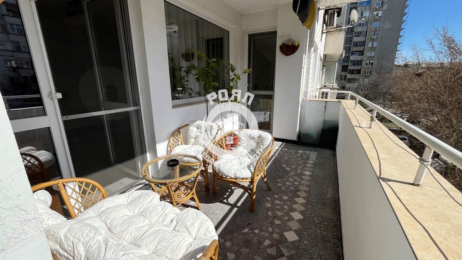 Роял Имоти отдава под наем четитистаен апаркамент в кв.Каменица - 0