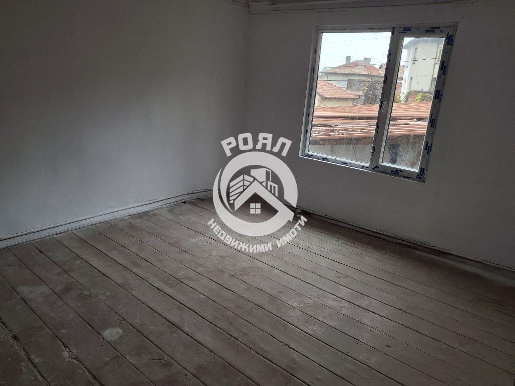 Роял Имоти продава двуетажна къща в гр.Перущица - 0