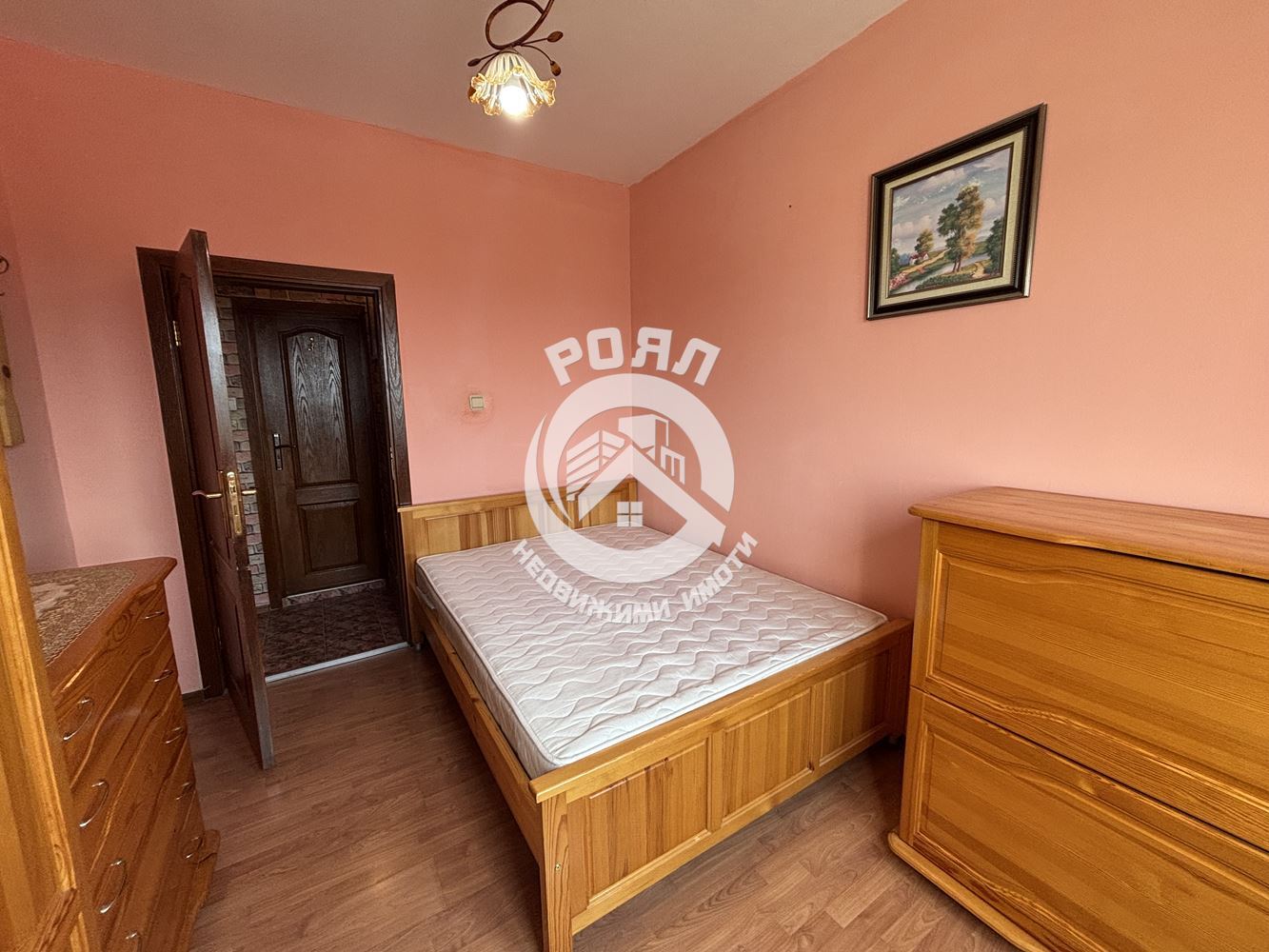 Роял Имоти продава ЕКСКЛУЗИВНО двустаен апартамент с три отделни помещения в кв. Южен, Пловдив - 0