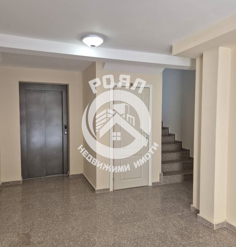 Роял Имоти продава двустаен апартамент в кв.Прослав - 0