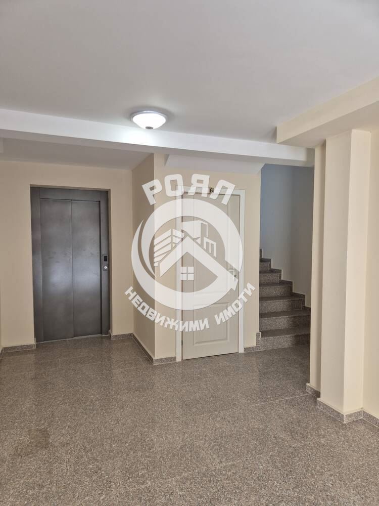 Роял Имоти продава двустаен апартамент в кв.Прослав - 0