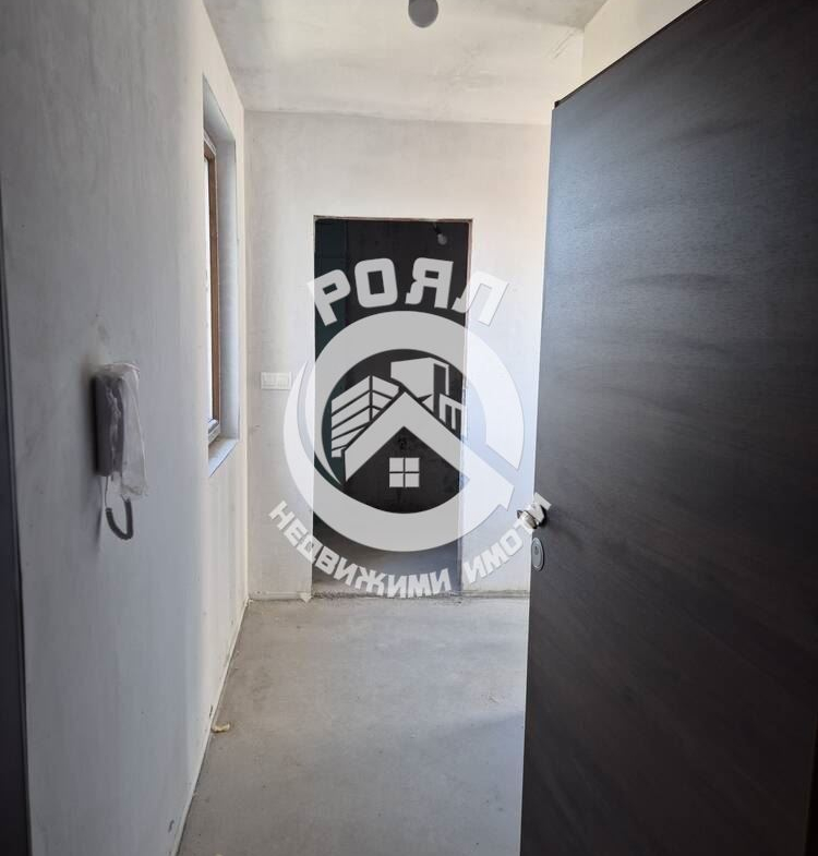 Роял Имоти продава двустаен апартамент в кв.Прослав - 0