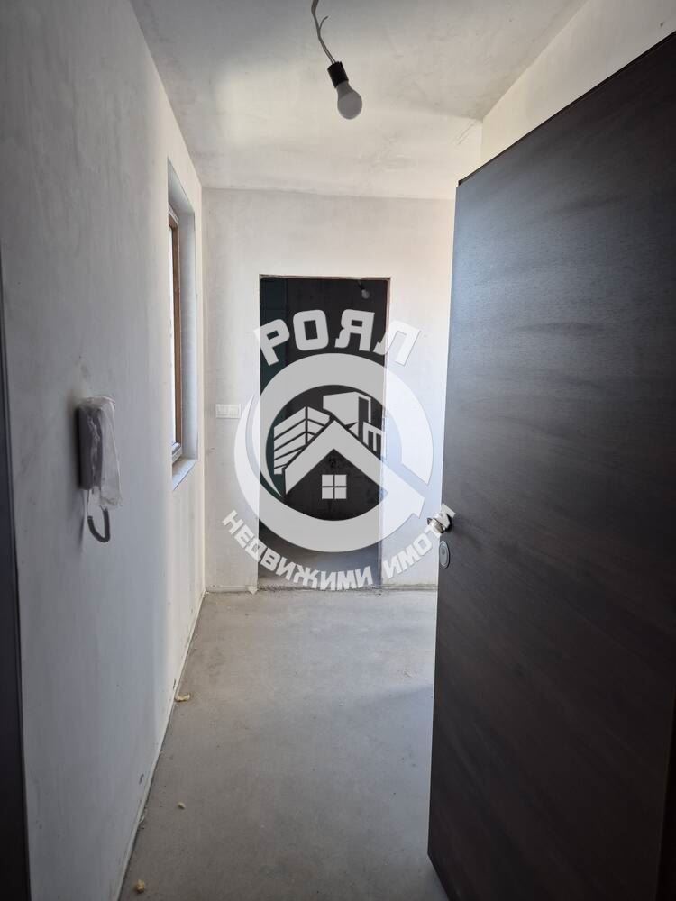 Роял Имоти продава двустаен апартамент в кв.Прослав - 0