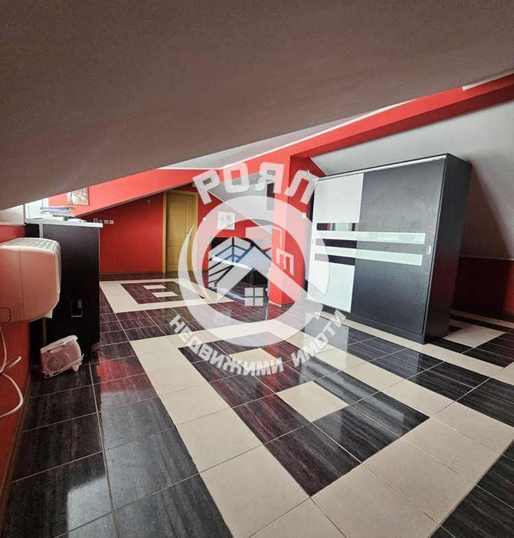 Роял Имоти продава Ексклузивно самостоятелна, обзаведена къща с двор в село Брестник, Пловдив - 0