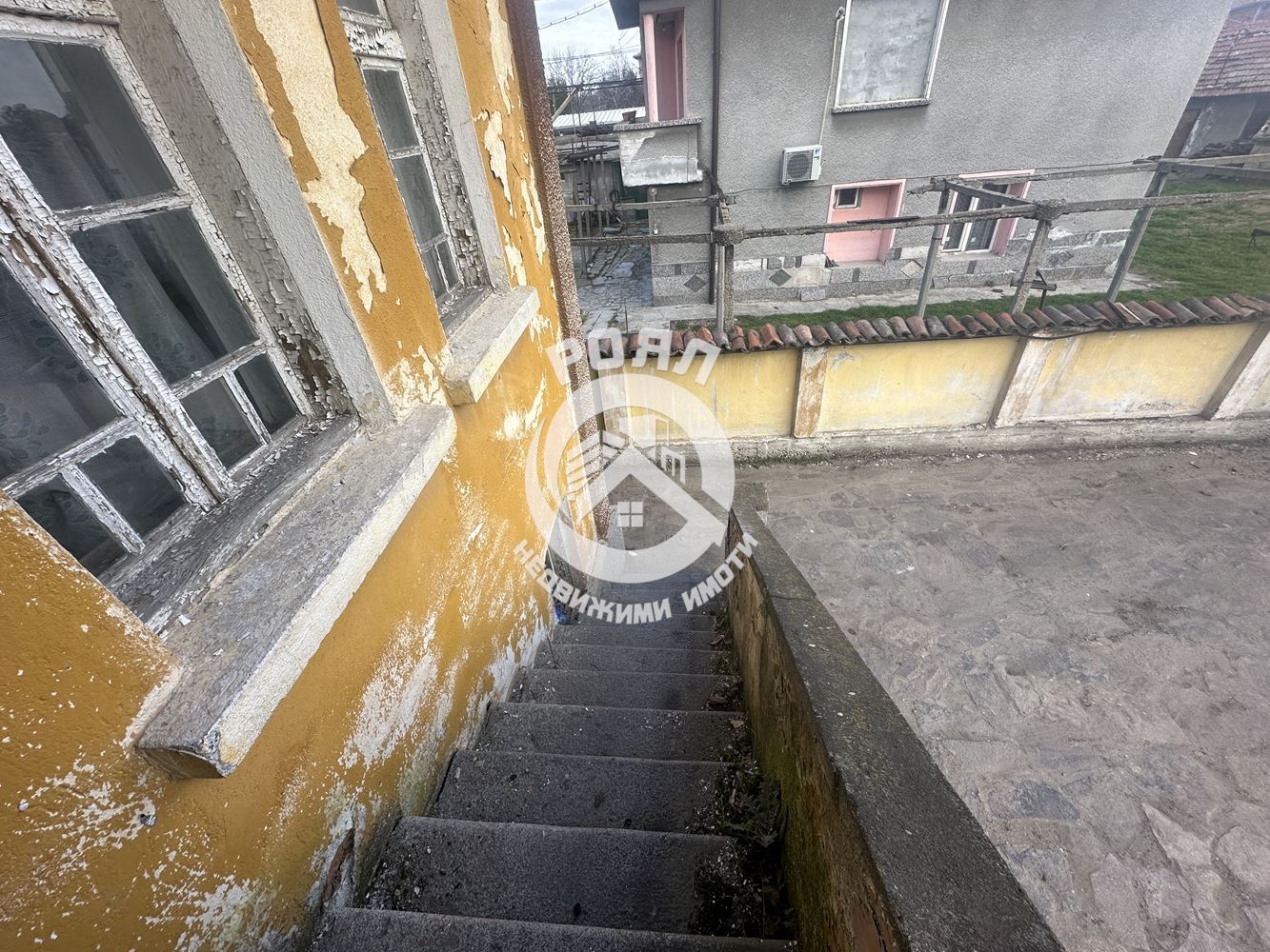 Роял Имоти продава Ексклузивно двуетажна къща с двор в гр.Стамболийски - 0