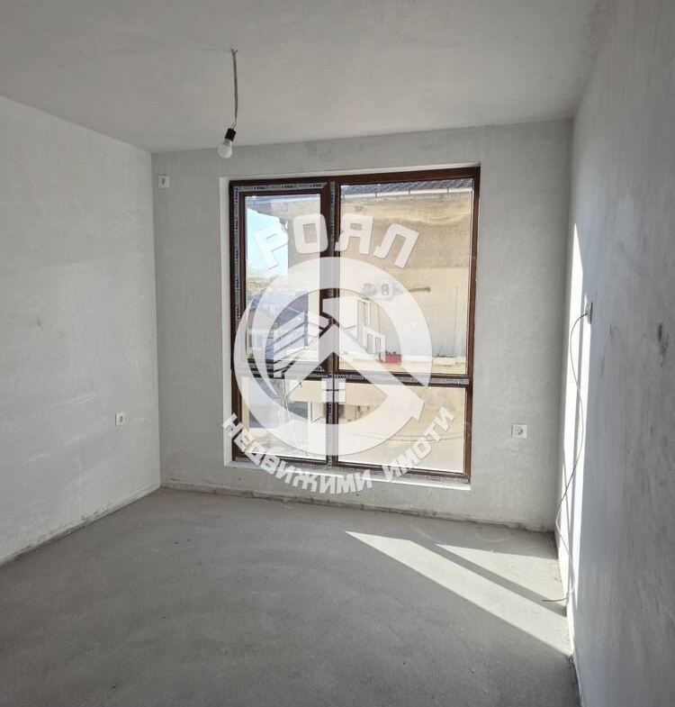 Роял Имоти продава двустаен апартамент в кв.Прослав - 0