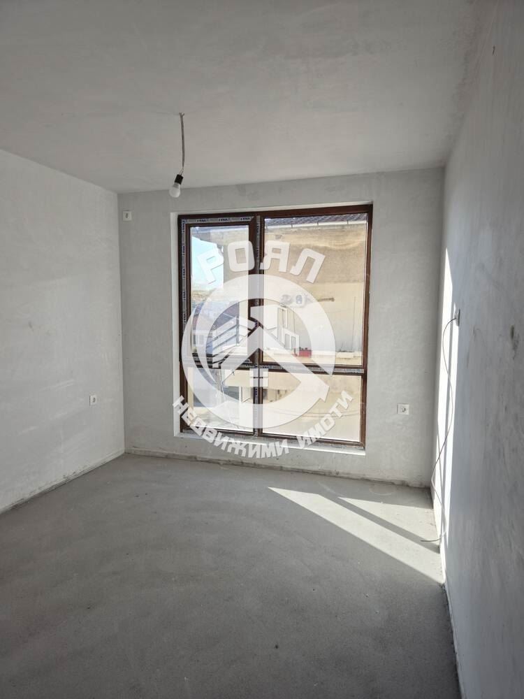 Роял Имоти продава двустаен апартамент в кв.Прослав - 0