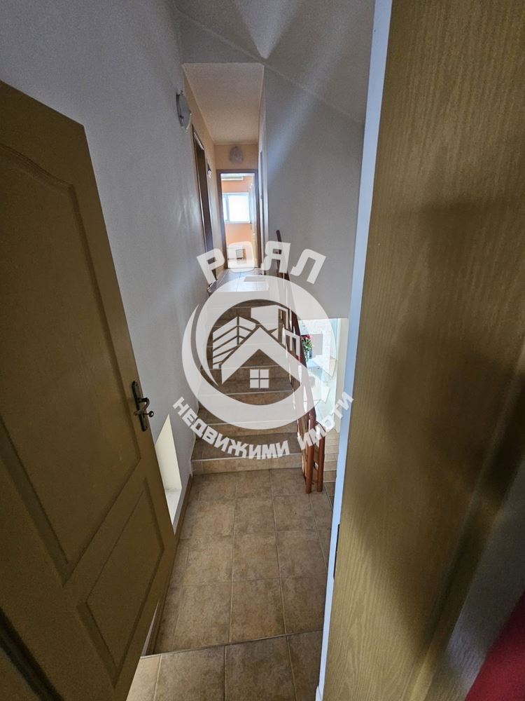 Роял Имоти продава Ексклузивно самостоятелна, обзаведена къща с двор в село Брестник, Пловдив - 0