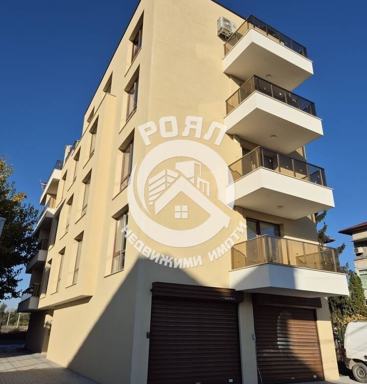 Роял Имоти продава двустаен апартамент в кв.Прослав - 0