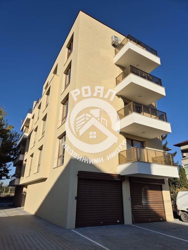 Роял Имоти продава двустаен апартамент в кв.Прослав - 0