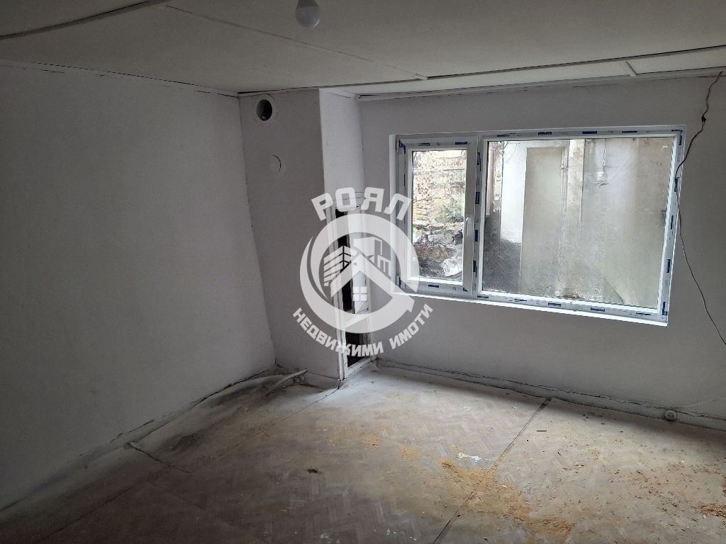 Роял Имоти продава двуетажна къща в гр.Перущица - 0