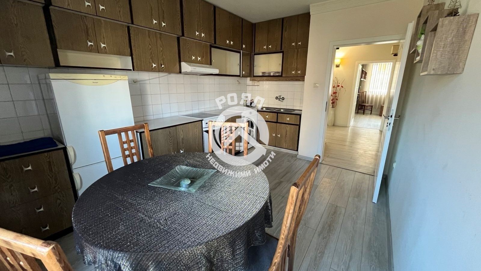 Роял Имоти отдава под наем четитистаен апаркамент в кв.Каменица - 0