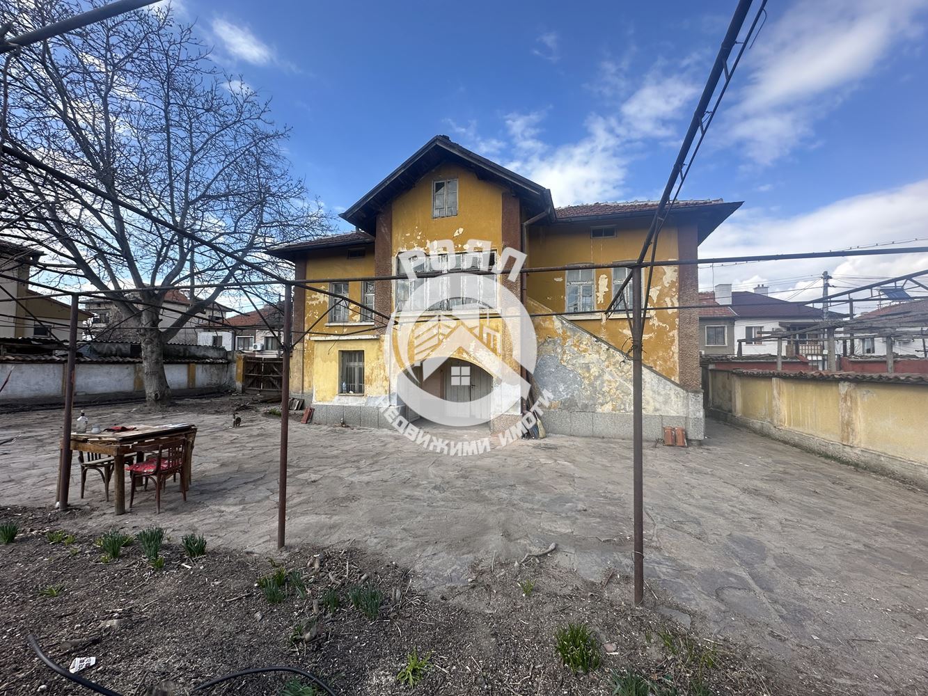 Роял Имоти продава Ексклузивно двуетажна къща с двор в гр.Стамболийски - 0