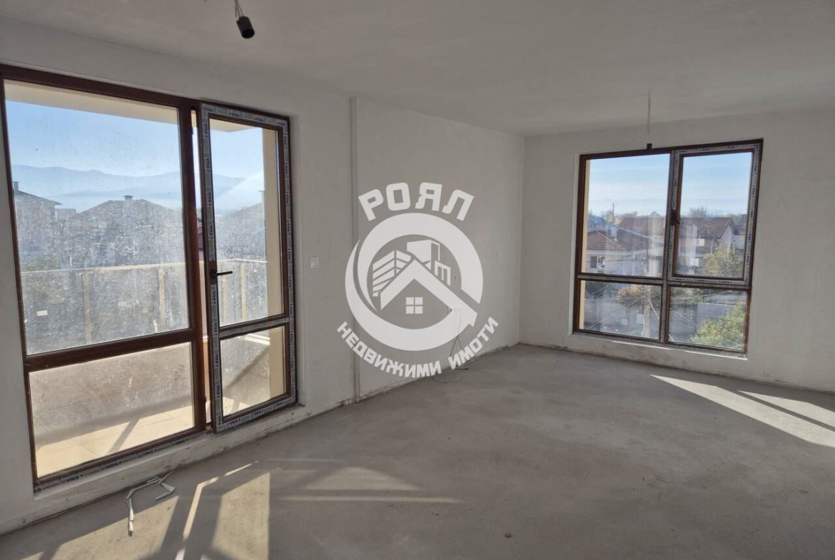 Роял Имоти продава двустаен апартамент в кв.Прослав - 0