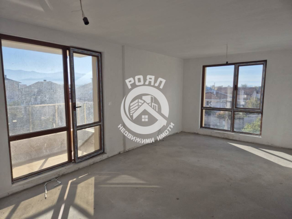 Роял Имоти продава двустаен апартамент в кв.Прослав - 0