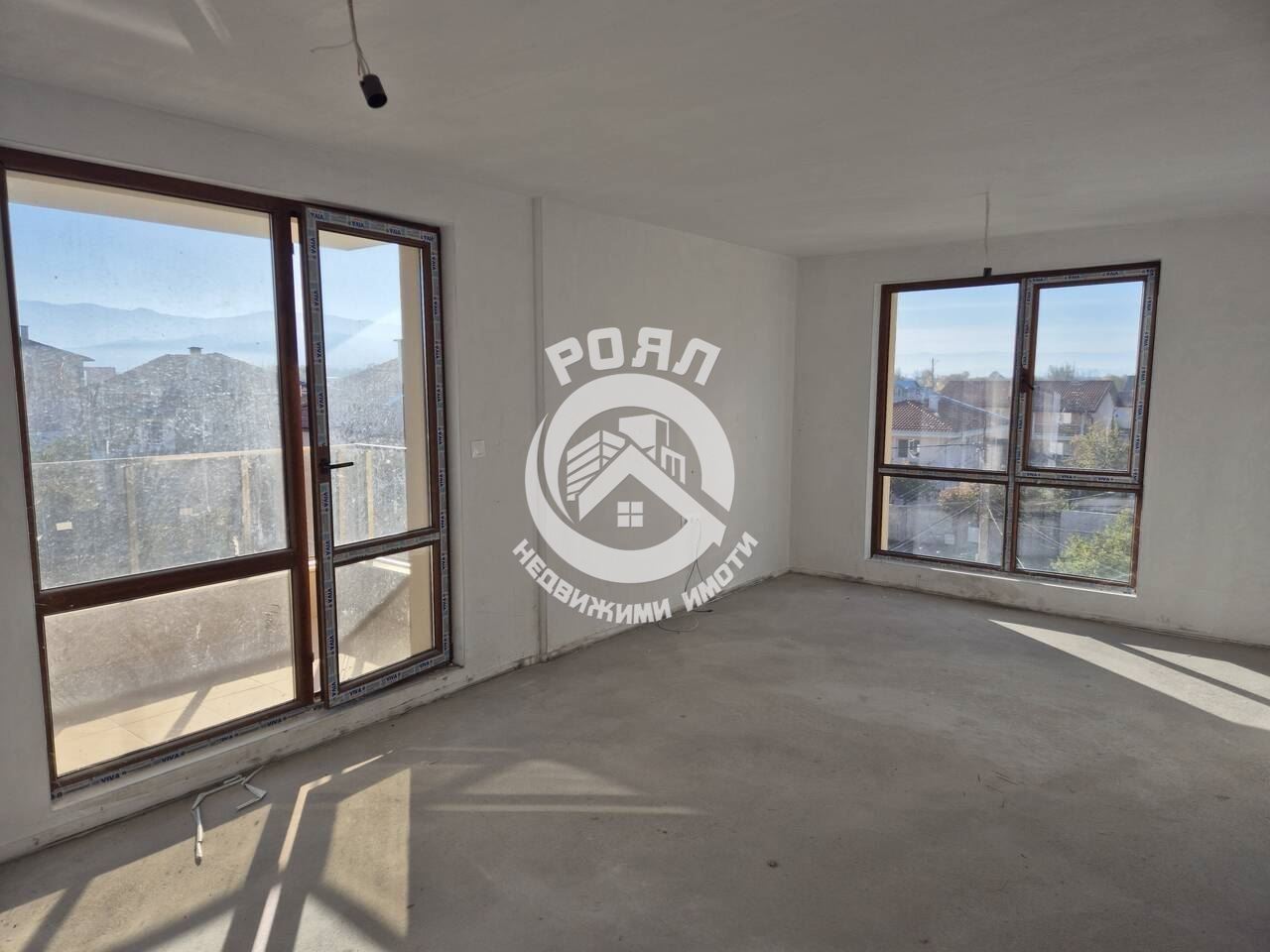 Роял Имоти продава двустаен апартамент в кв.Прослав - 0