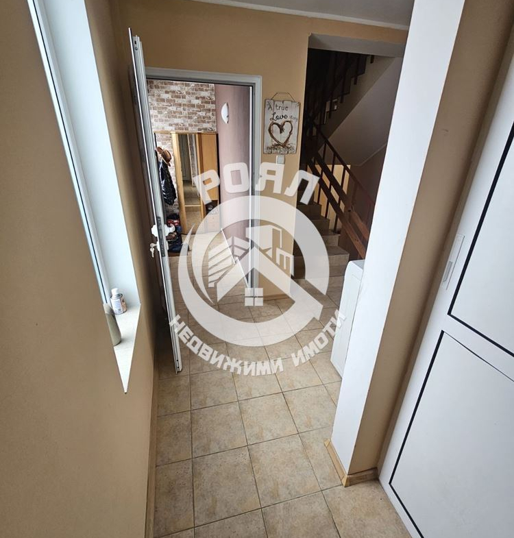 Роял Имоти продава Ексклузивно самостоятелна, обзаведена къща с двор в село Брестник, Пловдив - 0