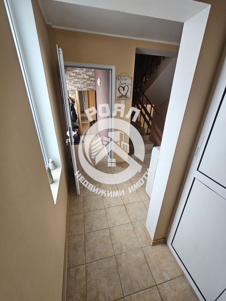 Роял Имоти продава Ексклузивно самостоятелна, обзаведена къща с двор в село Брестник, Пловдив - 0