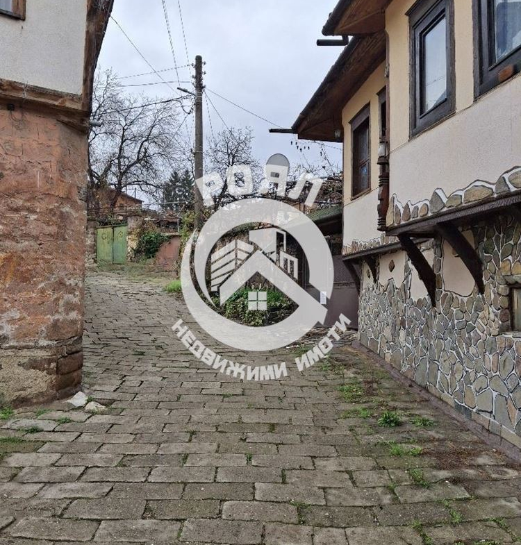 Роял Имоти продава двуетажна къща в гр.Перущица - 0