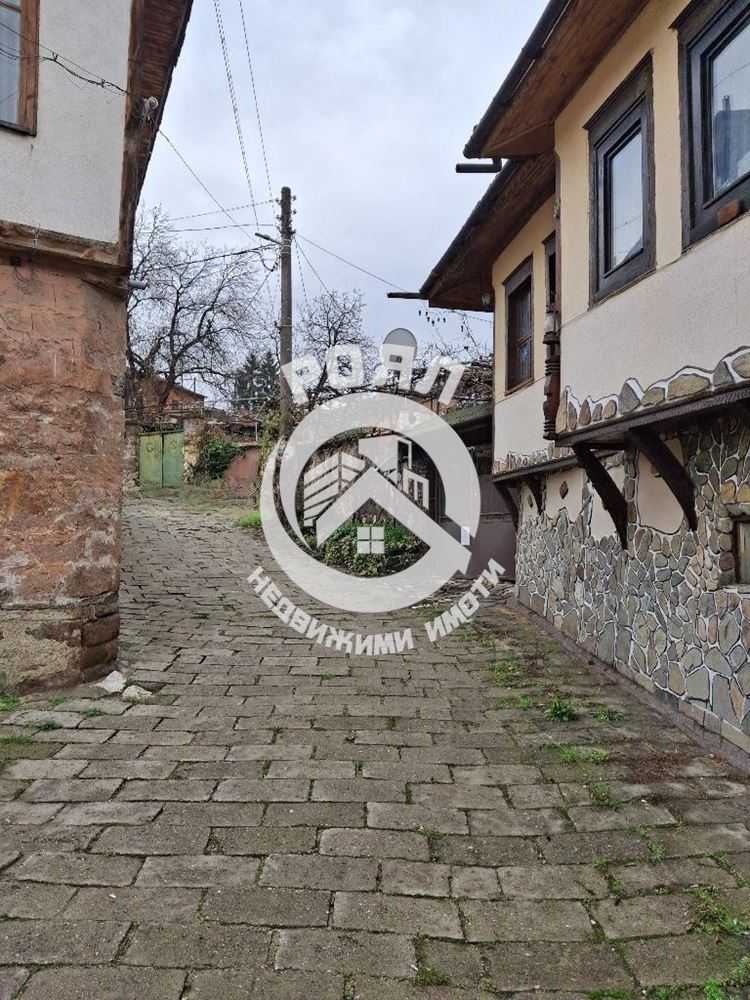 Роял Имоти продава двуетажна къща в гр.Перущица - 0