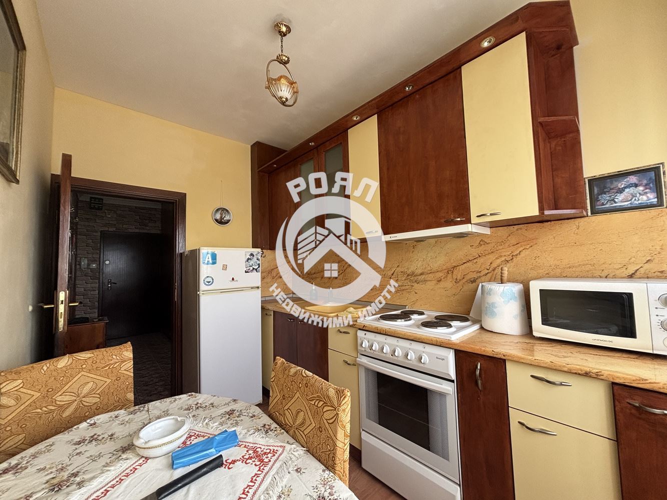 Роял Имоти продава ЕКСКЛУЗИВНО двустаен апартамент с три отделни помещения в кв. Южен, Пловдив - 0