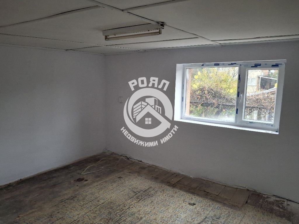 Роял Имоти продава двуетажна къща в гр.Перущица - 0