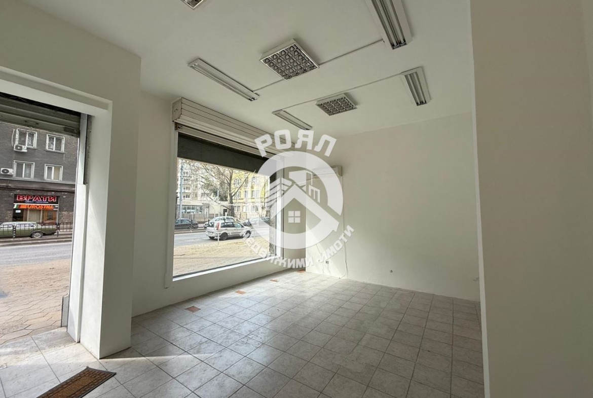 Роял имоти отдава магазин на Центъра на град Пловдив - 0