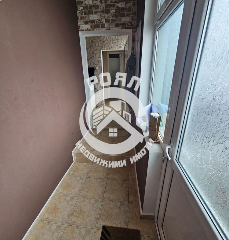 Роял Имоти продава Ексклузивно самостоятелна, обзаведена къща с двор в село Брестник, Пловдив - 0