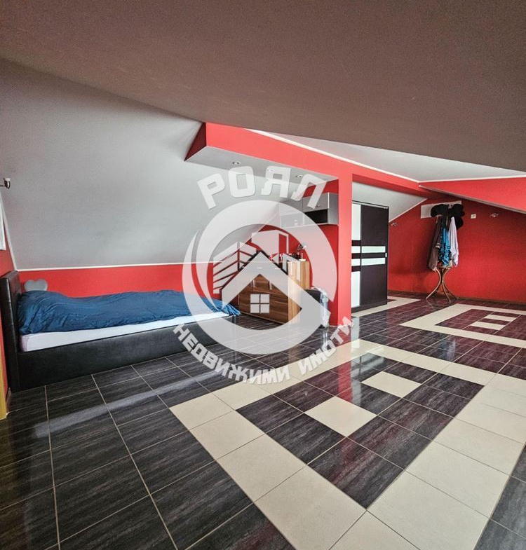 Роял Имоти продава Ексклузивно самостоятелна, обзаведена къща с двор в село Брестник, Пловдив - 0