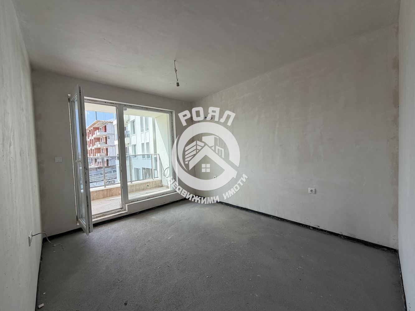 Роял имоти продава двустаен апартамент, Остромила, Пловдив - 0