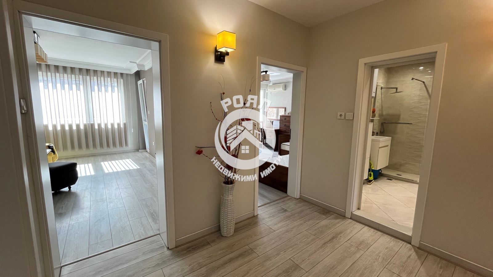 Роял Имоти отдава под наем четитистаен апаркамент в кв.Каменица - 0