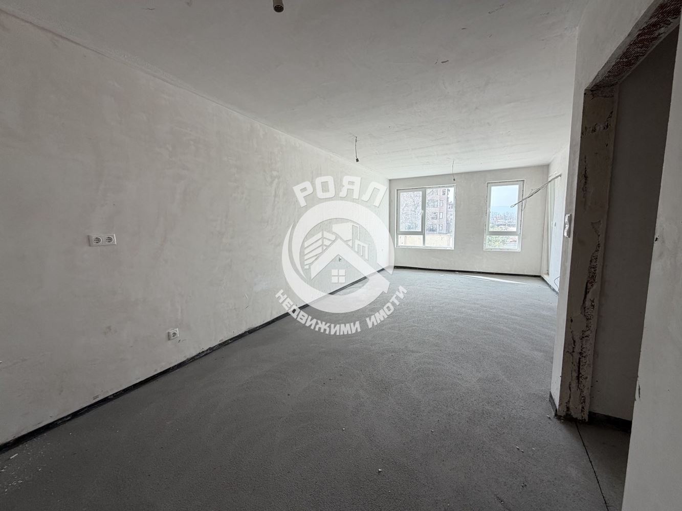 Роял имоти продава двустаен апартамент, Остромила, Пловдив - 0