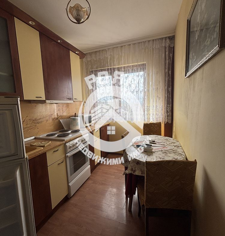 Роял Имоти продава ЕКСКЛУЗИВНО двустаен апартамент с три отделни помещения в кв. Южен, Пловдив - 0