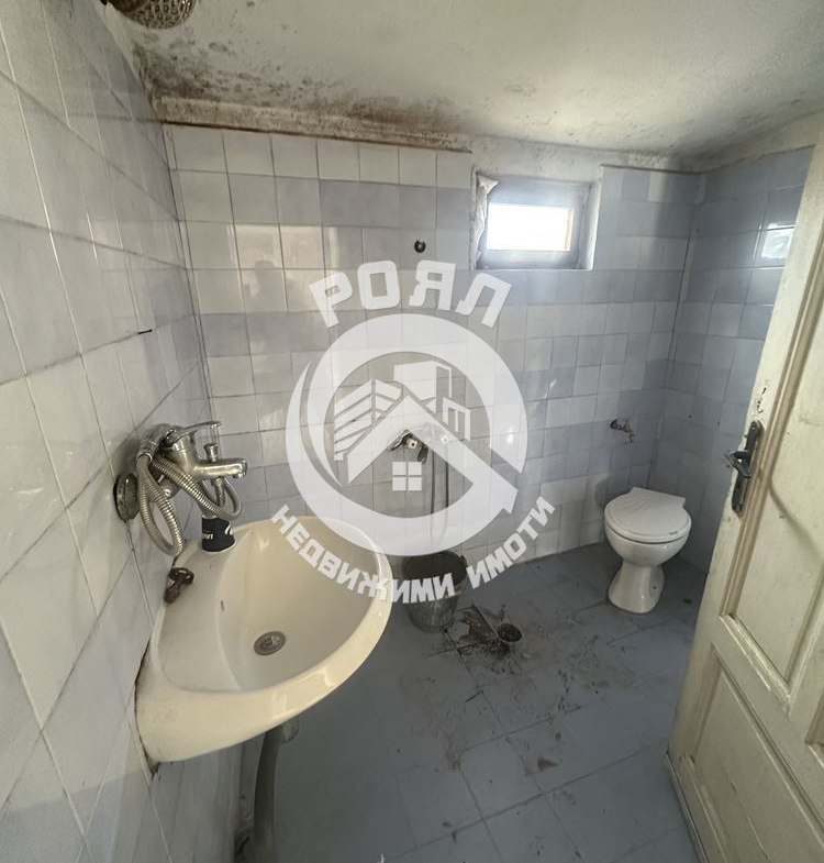 Роял Имоти продава Ексклузивно двуетажна къща с двор в гр.Стамболийски - 0