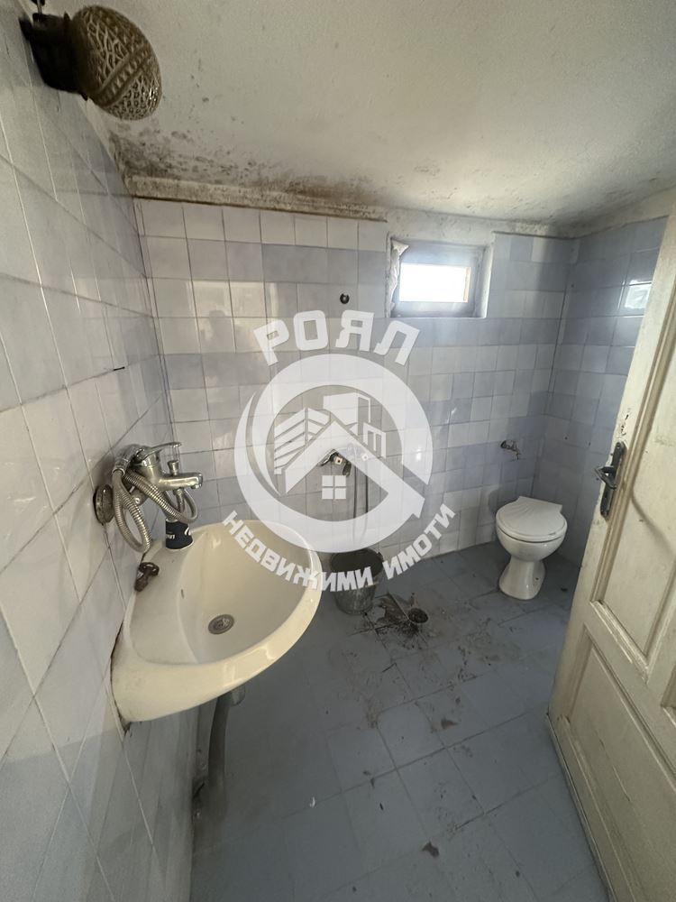 Роял Имоти продава Ексклузивно двуетажна къща с двор в гр.Стамболийски - 0