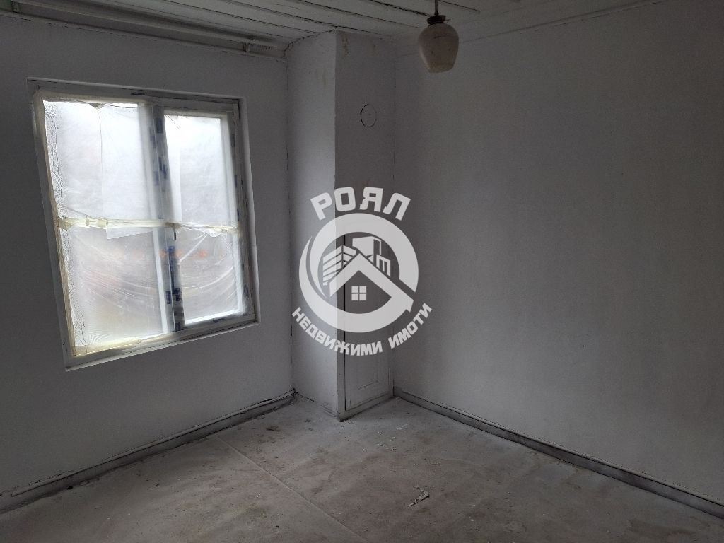 Роял Имоти продава двуетажна къща в гр.Перущица - 0