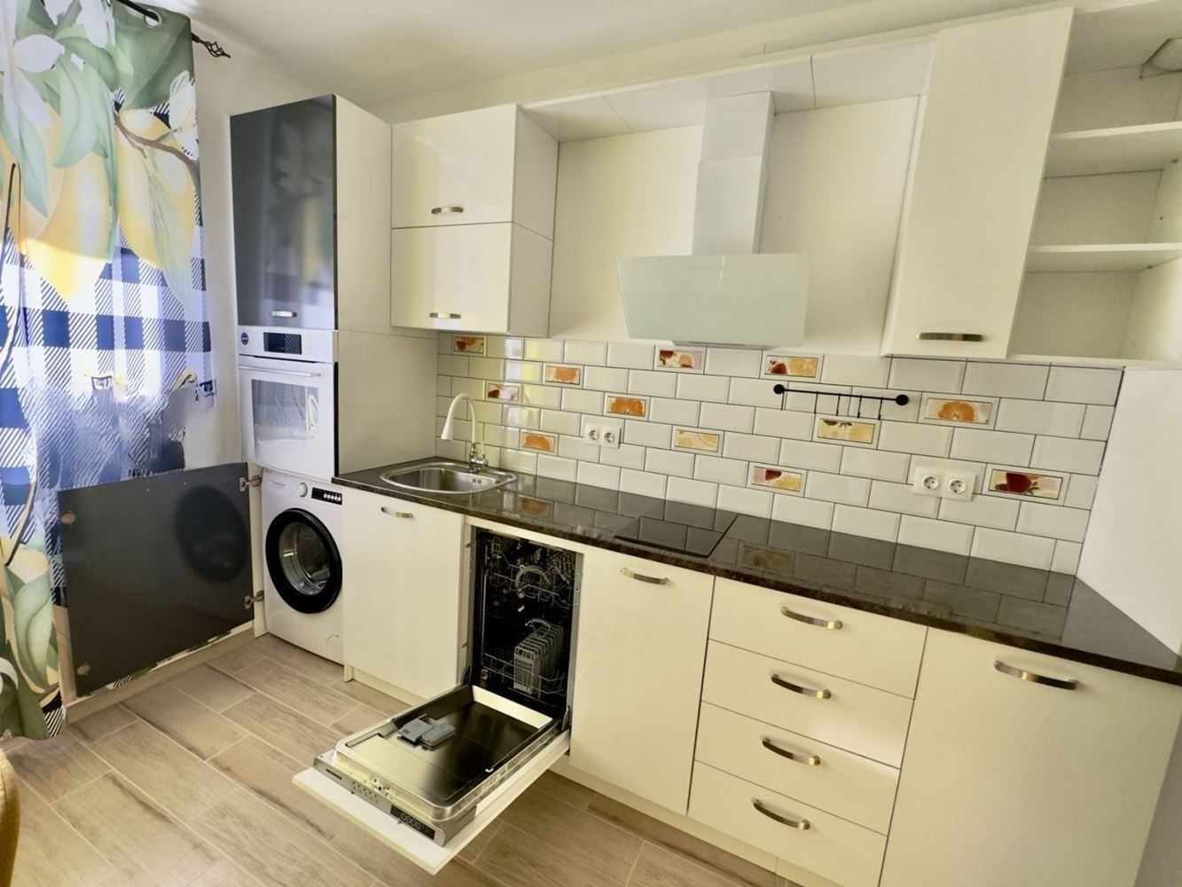 Роял Имоти продава двустаен, обзаведен апартамент,Коматевско шосе,Пловдив - 0