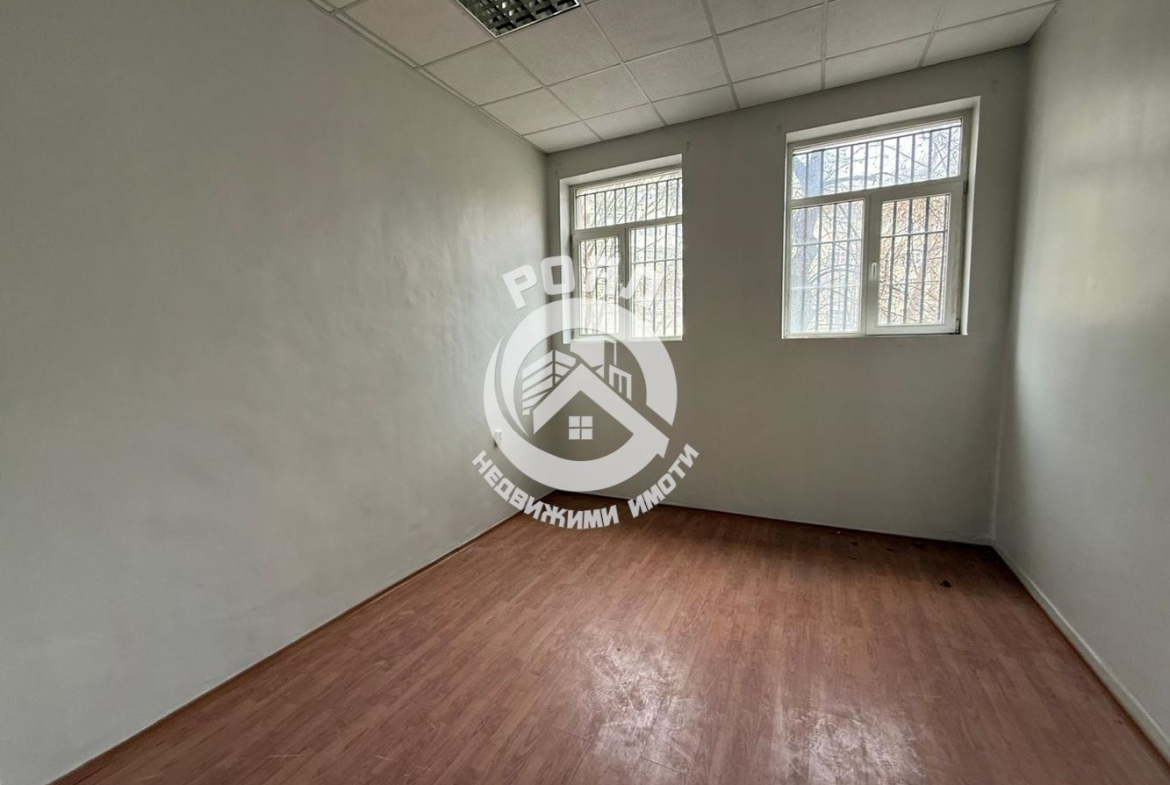 Роял имоти отдава магазин на Центъра на град Пловдив - 0