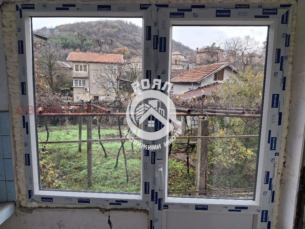 Роял Имоти продава двуетажна къща в гр.Перущица - 0