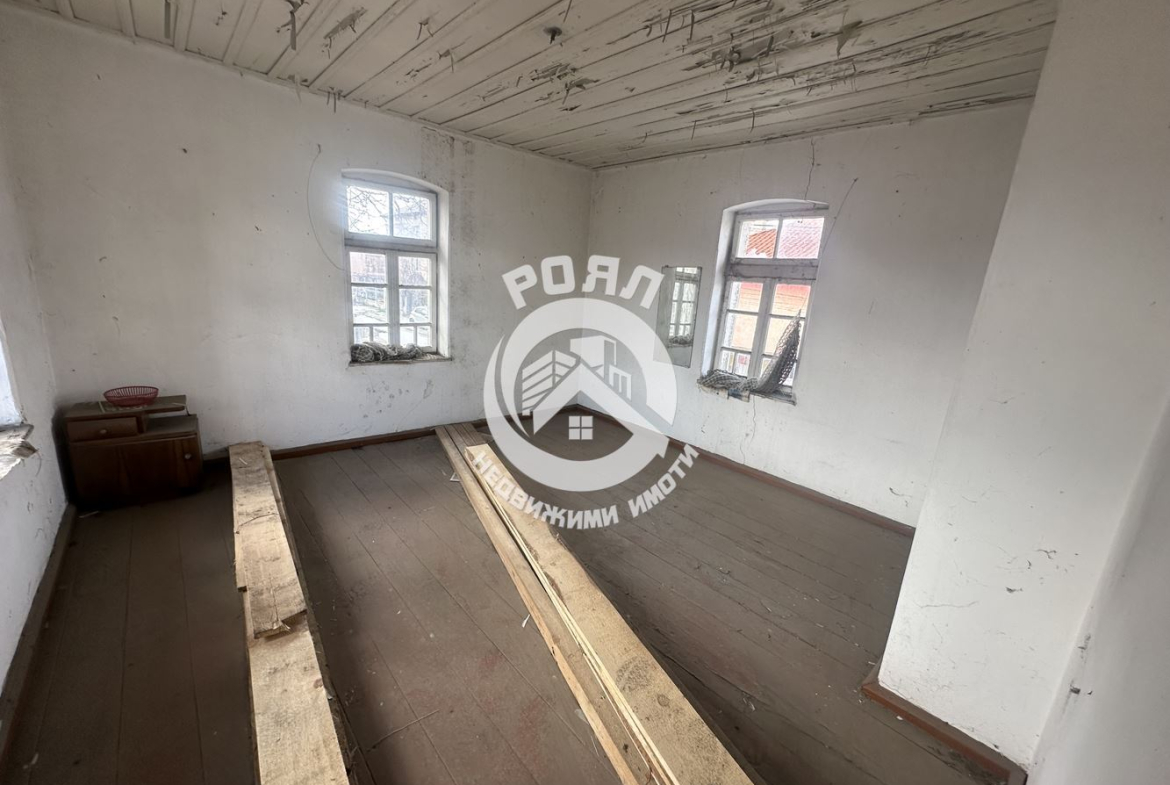 Роял Имоти продава Ексклузивно двуетажна къща с двор в гр.Стамболийски - 0