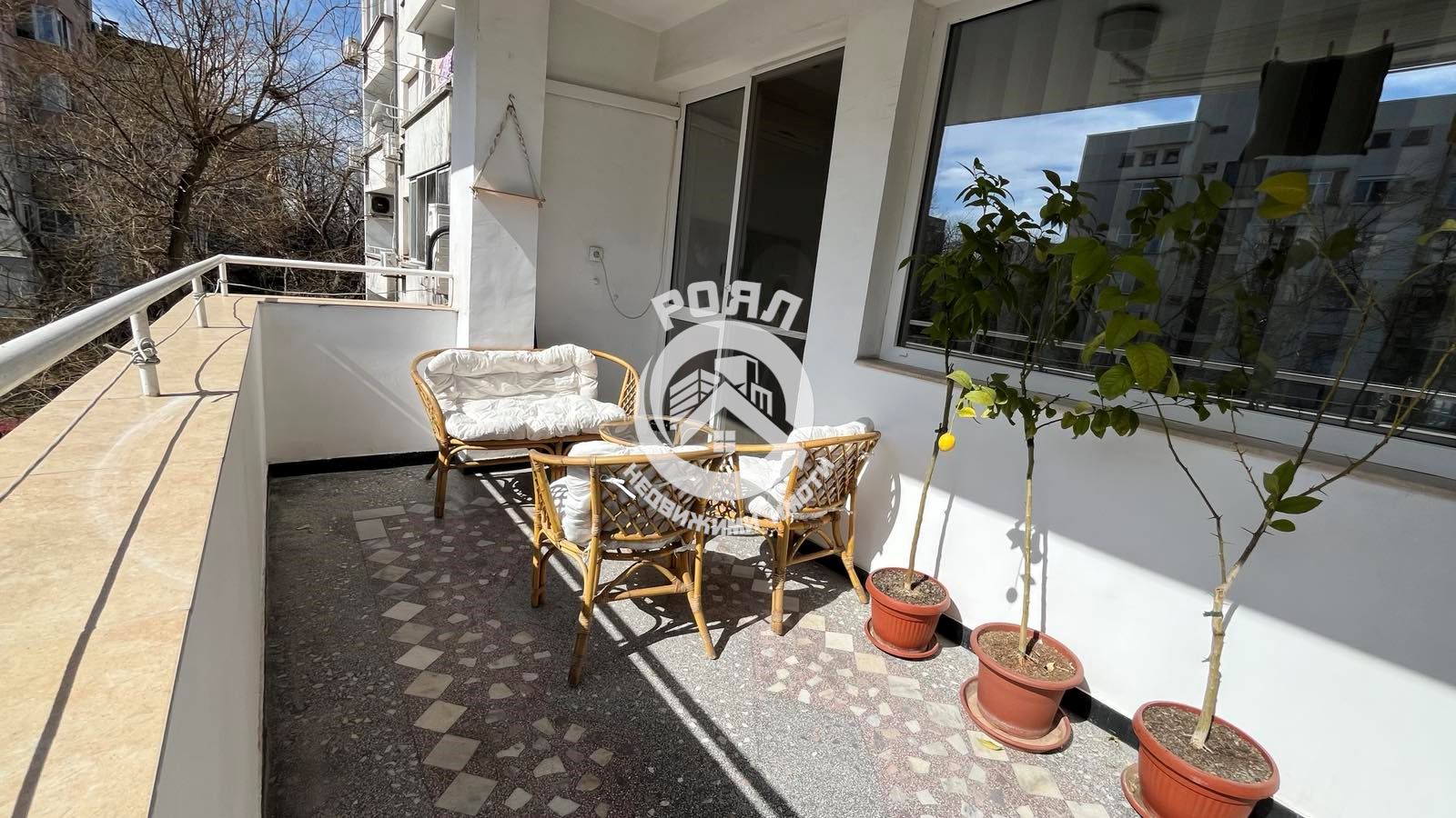 Роял Имоти отдава под наем четитистаен апаркамент в кв.Каменица - 0