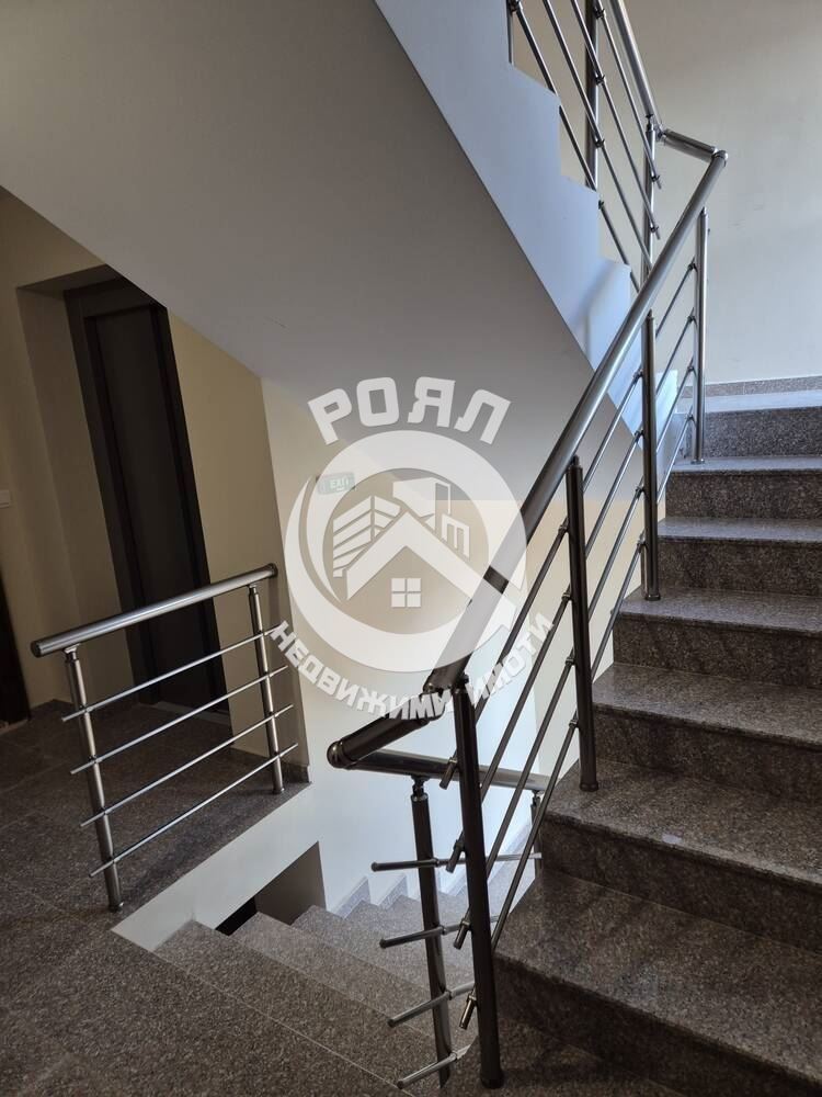 Роял Имоти продава двустаен апартамент в кв.Прослав - 0