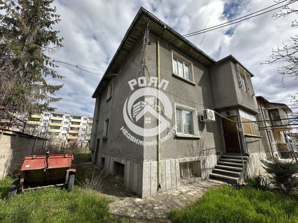 Роял Имоти продава Ексклузивно етаж от къща в гр.Стамболийски - 0